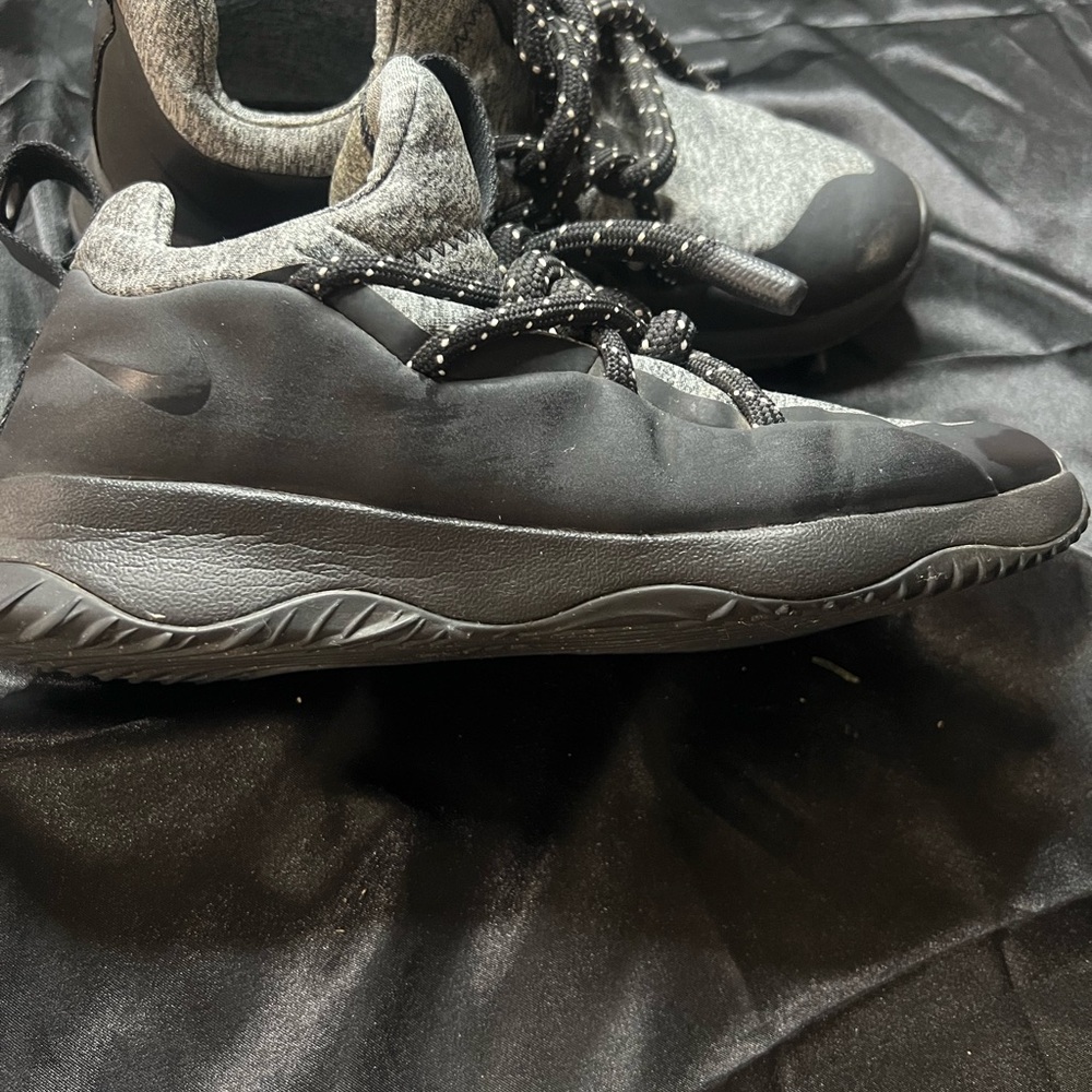 Nike Men's Black and Gray Low-Top Sneakers